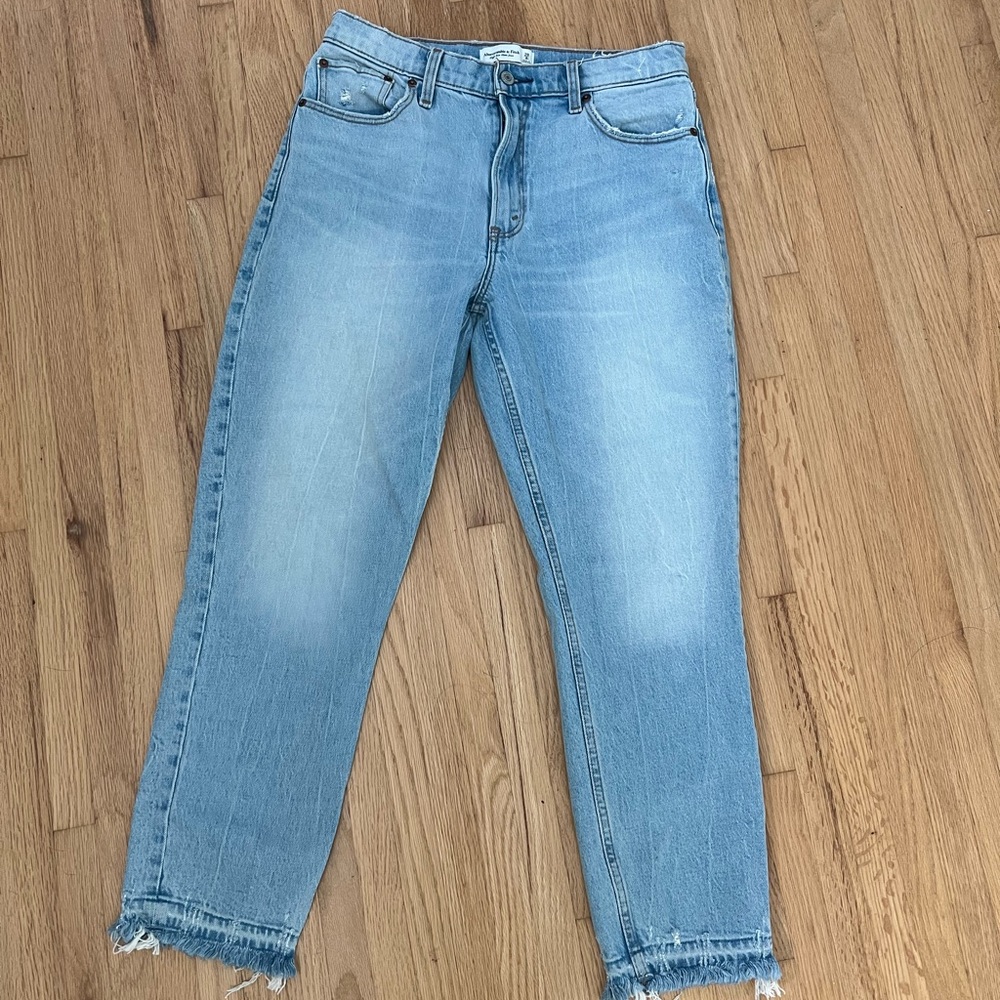 Abercrombie high rise mom Jean